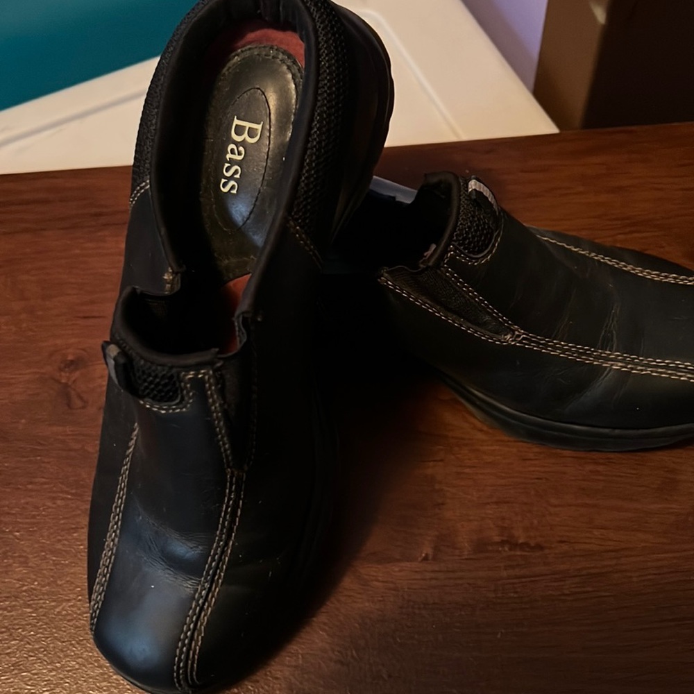 Bass leather slide ons